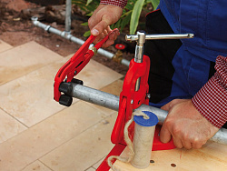 Устройство Rothenberger для обработки края резьбы 3/8-2"