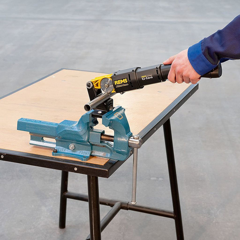 Аккумуляторный труборез Rems Nano 12 V